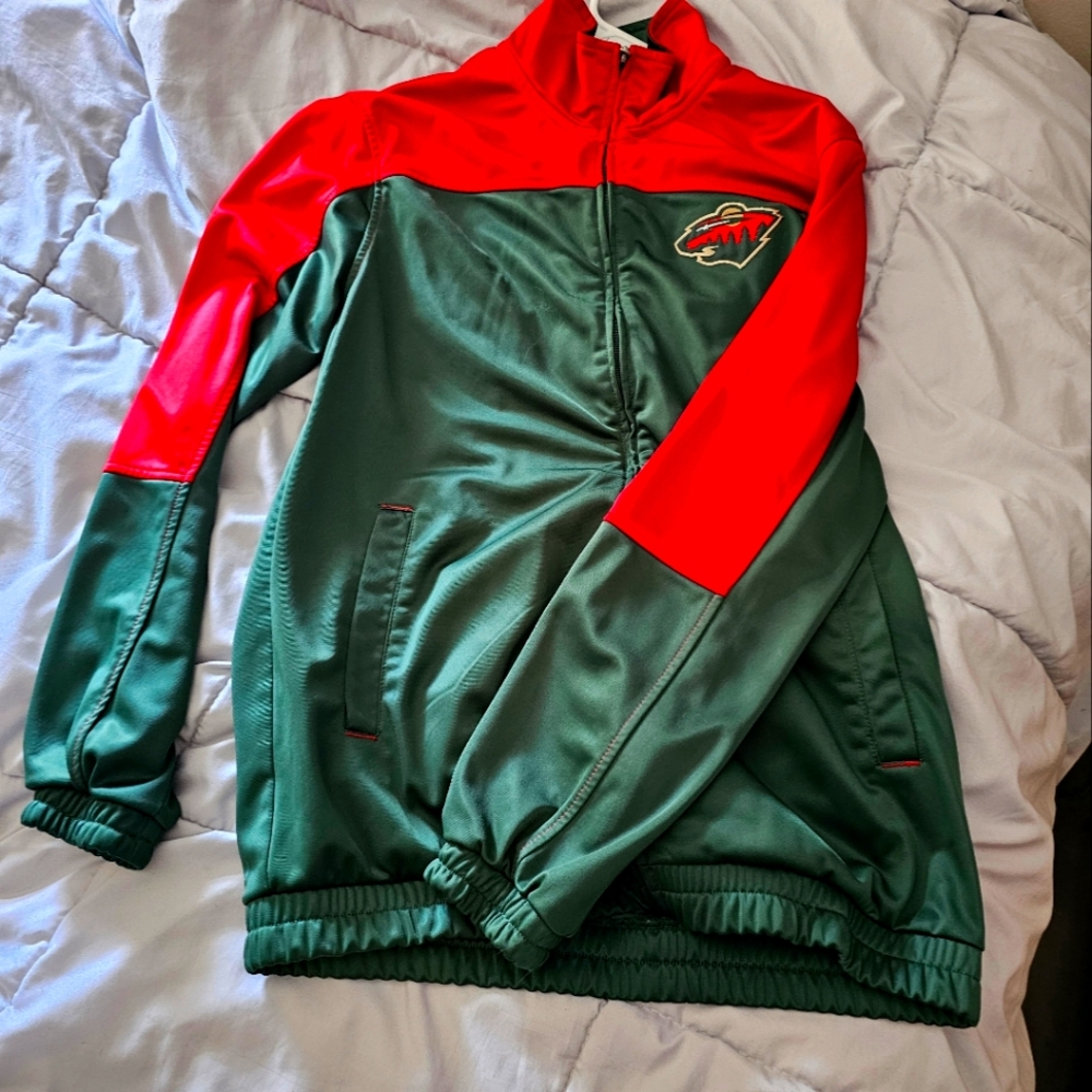 WILD MN GEAR! Men's size Medium Jacket! Authentic!